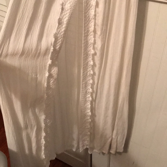 White off shoulder maxi dress with slit in middle - Picture 4 of 6